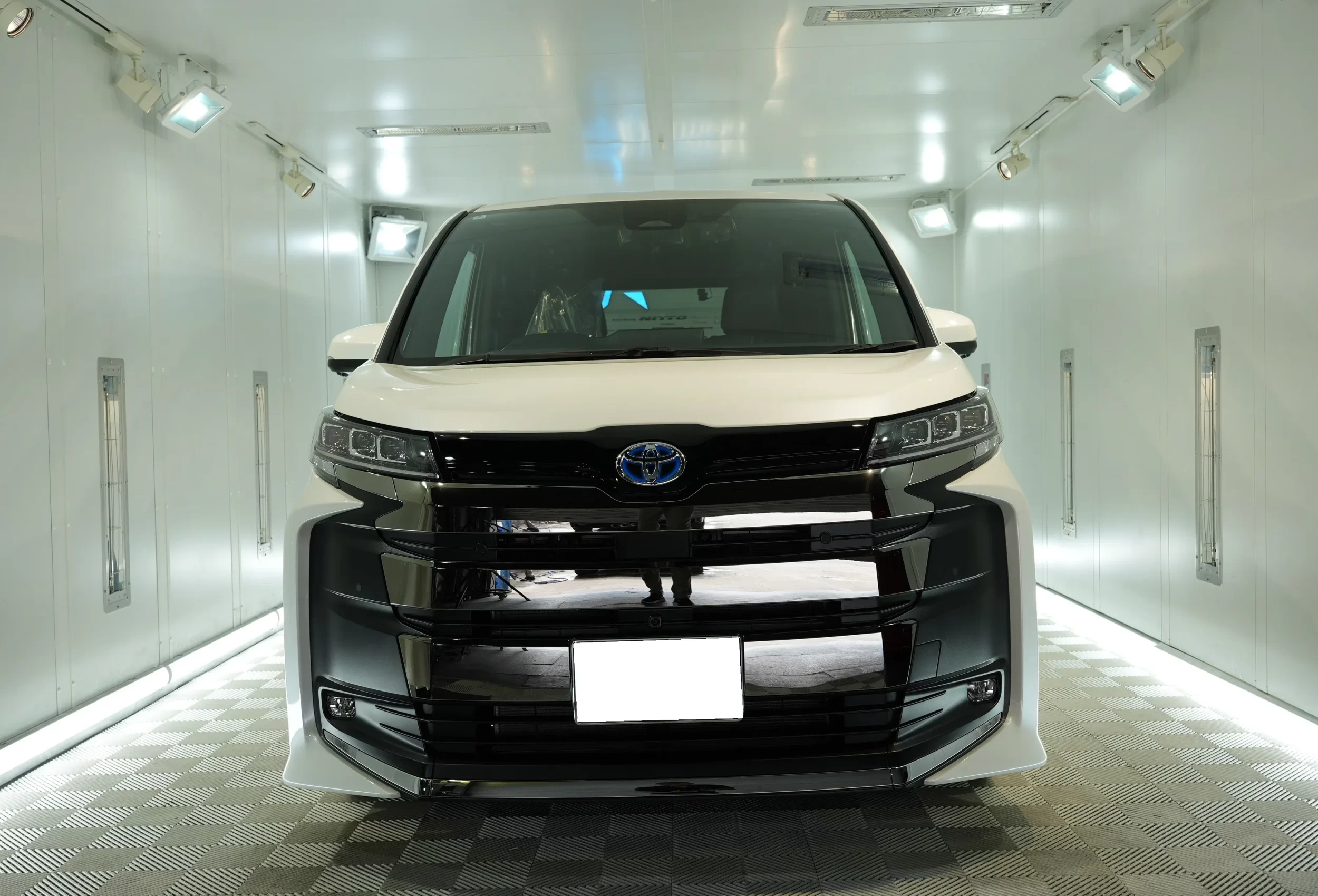 トヨタノアコーティング,サーブフェイス,セラミックコーティング,大阪カーコーティング,神戸カーコーティング