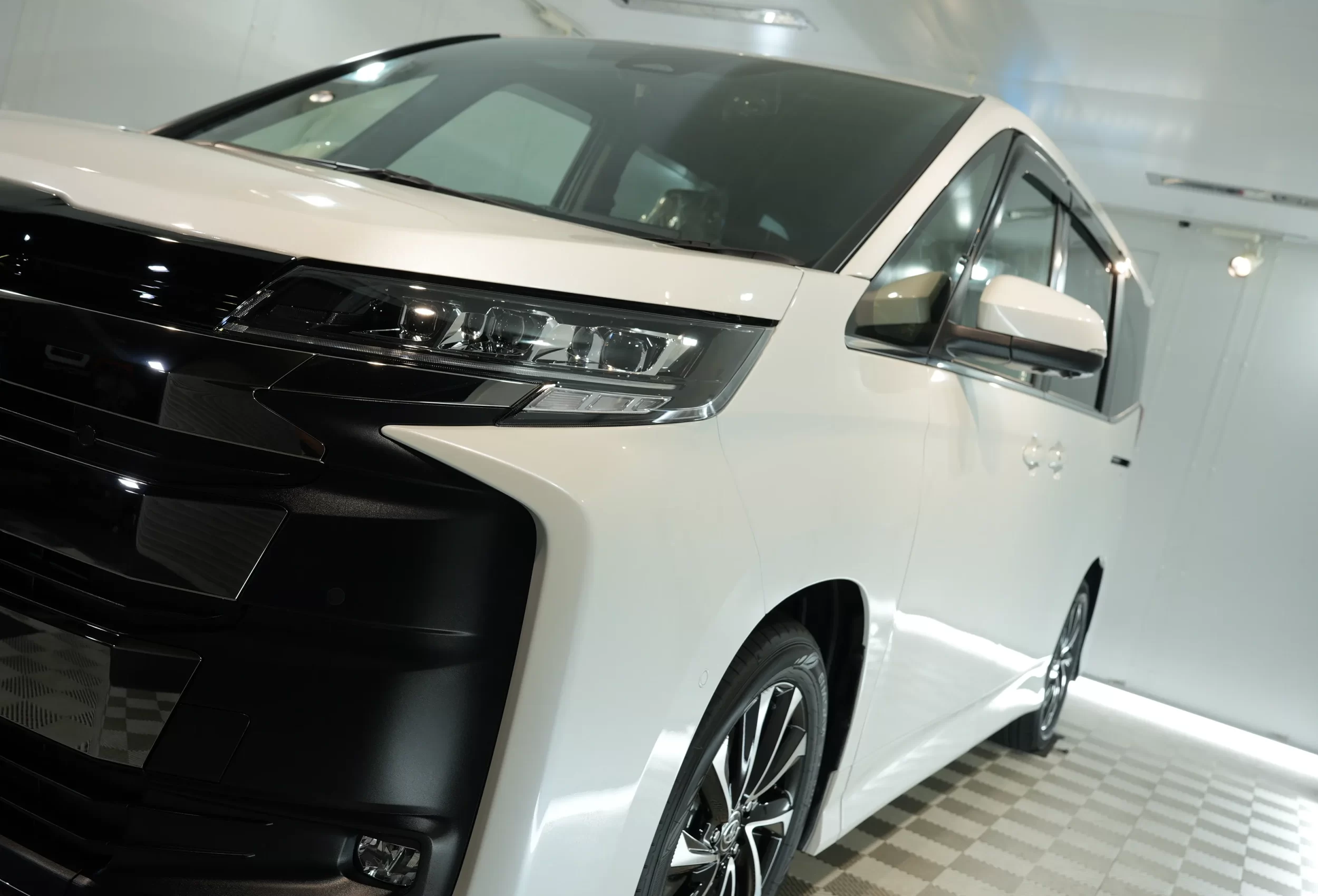 トヨタノアコーティング,サーブフェイス,セラミックコーティング,大阪カーコーティング,神戸カーコーティング