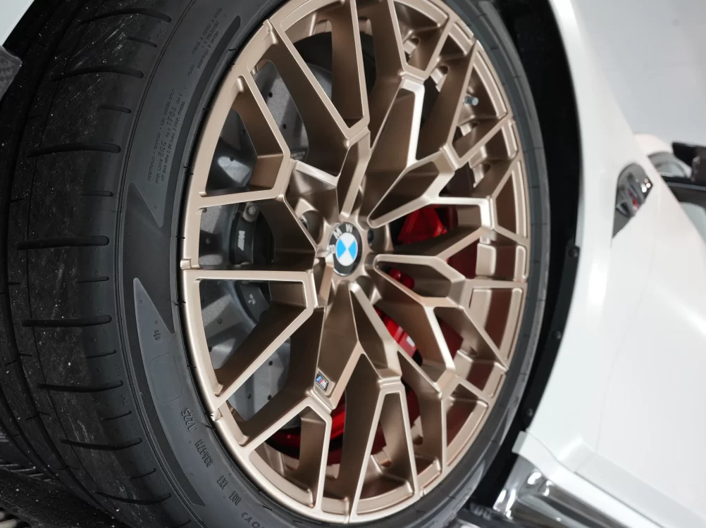 BMW M3 CSのゴールドブロンズホイールと赤のブレーキキャリパー 兵庫県尼崎市kirameki