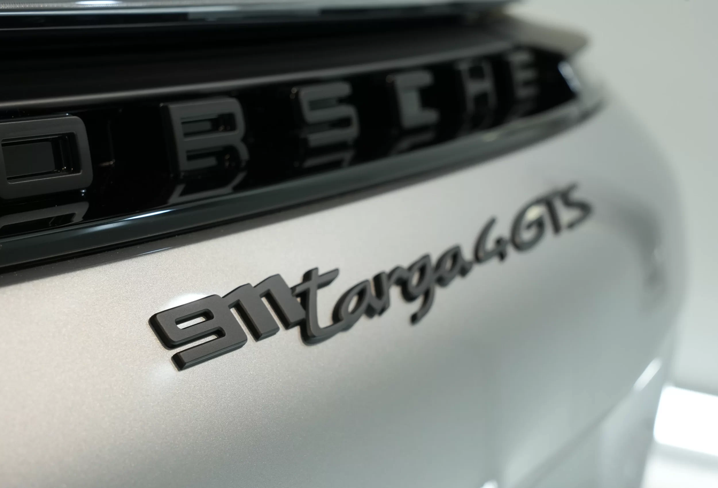 ポルシェ 911 Targa ロゴエンブレム ジーテクニック施工 兵庫 大阪 kirameki