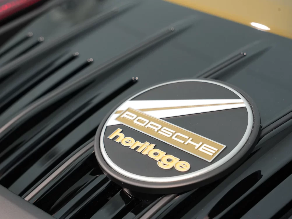 ポルシェ911Spirit70のExclusive Manufakturエンブレム|兵庫・大阪