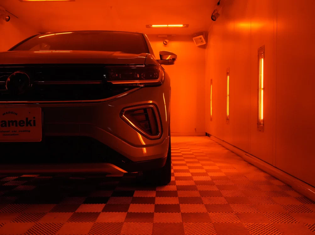 赤外線ヒーターブースでセラミックコーティングを焼付乾燥させるVW T-Cross 大阪・兵庫エリア対応kirameki
