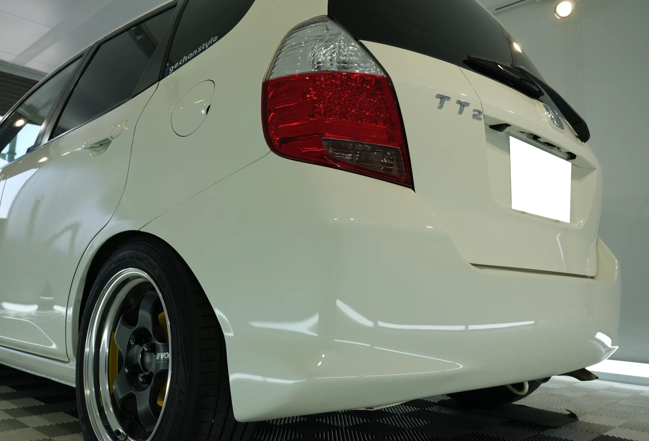ホンダ フィット リアビュー WORKホイール ツヤ感 加古川 kirameki