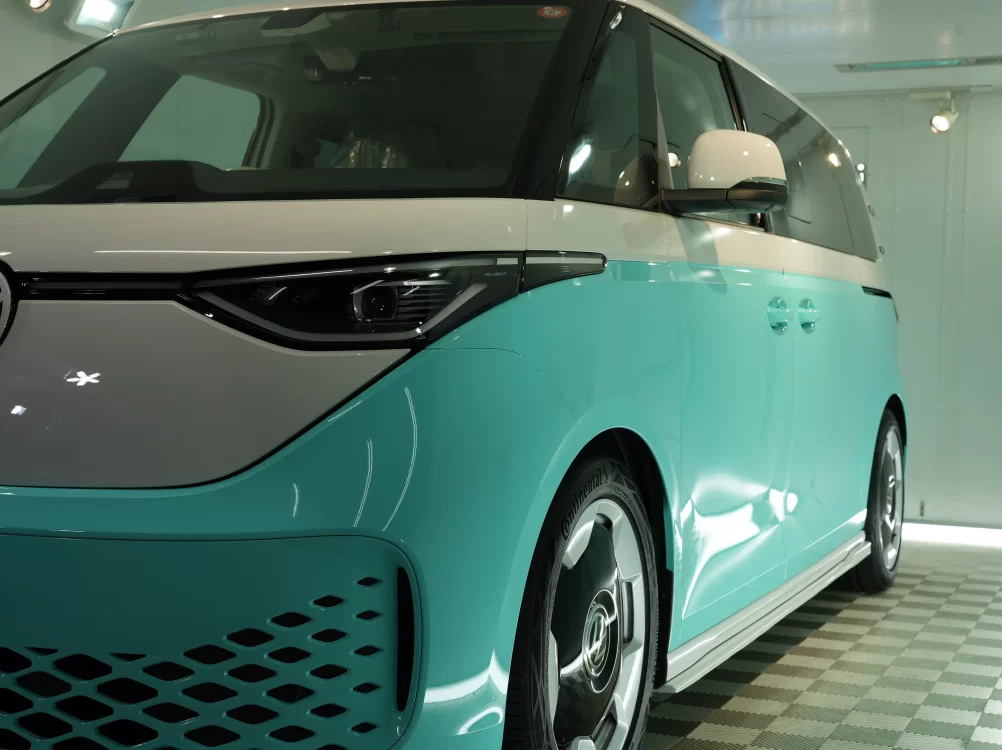 クリスタルセラムブラックとHALOを施工したVW ID.Buzzのサイド面｜kirameki