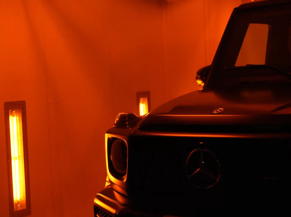 G63のマット塗装面に赤外線ヒーターでコーティング焼付乾燥を行う風景 兵庫県尼崎市kirameki