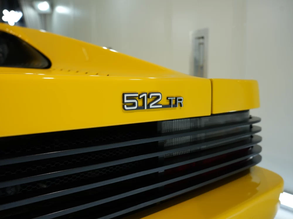 フェラーリ 512TR ピニンファリーナ エンブレム 磨き コーティング 専門店大阪神戸エリア対応