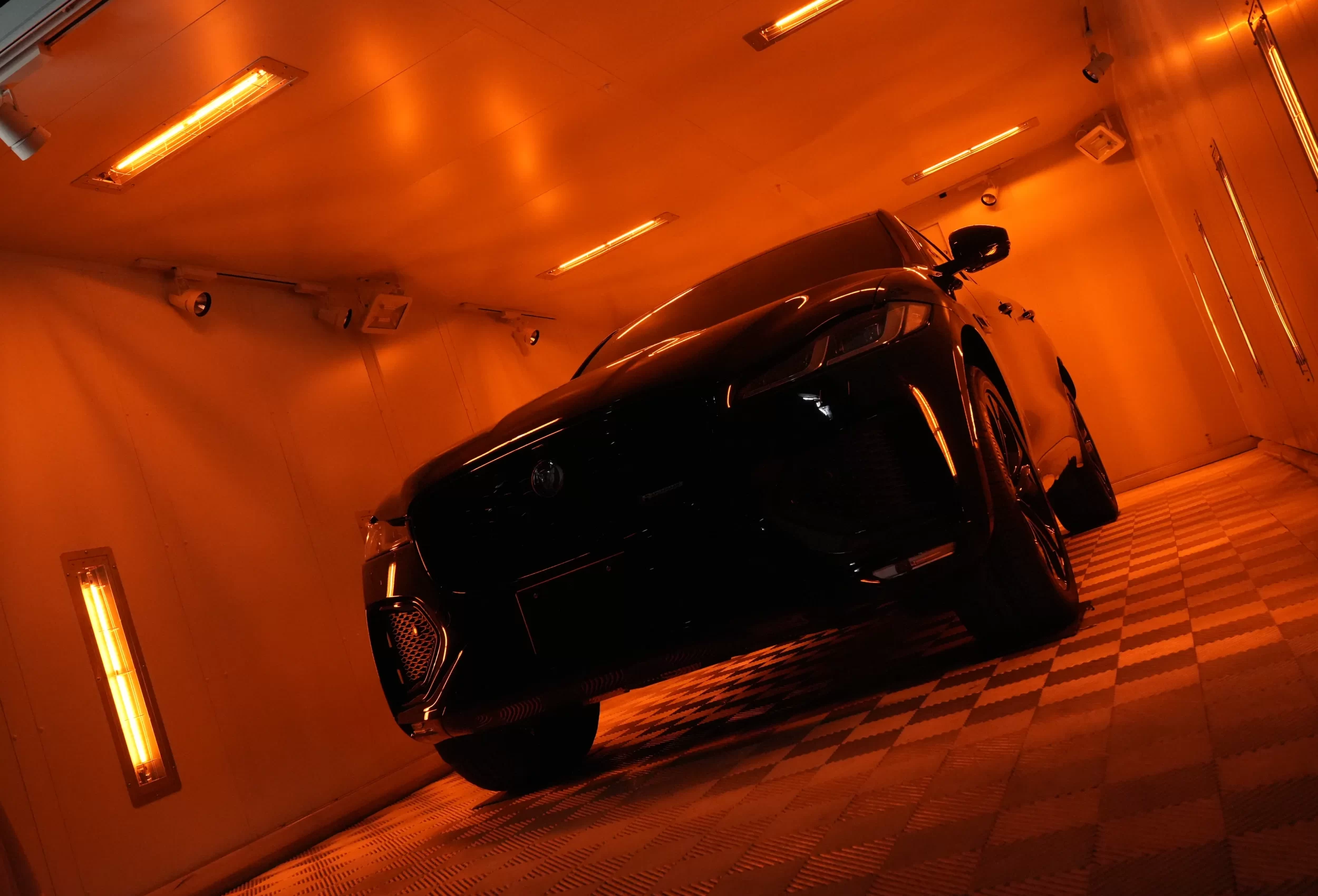 ジャガー F-PACE 焼き付け乾燥 赤外線ヒーター 兵庫 大阪 kirameki