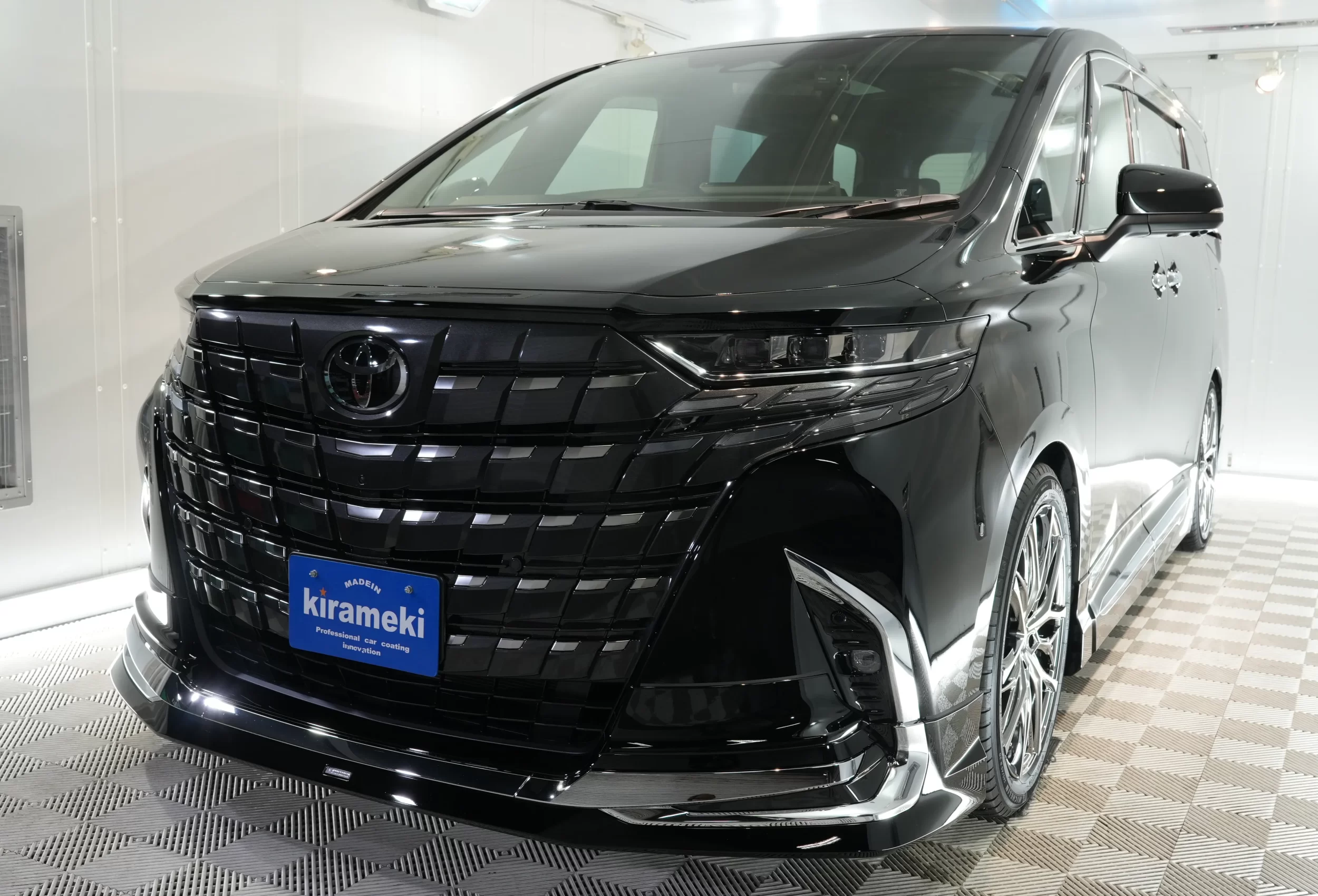 新型アルファード フロントビュー サーブフェイスコートアルティマ 兵
