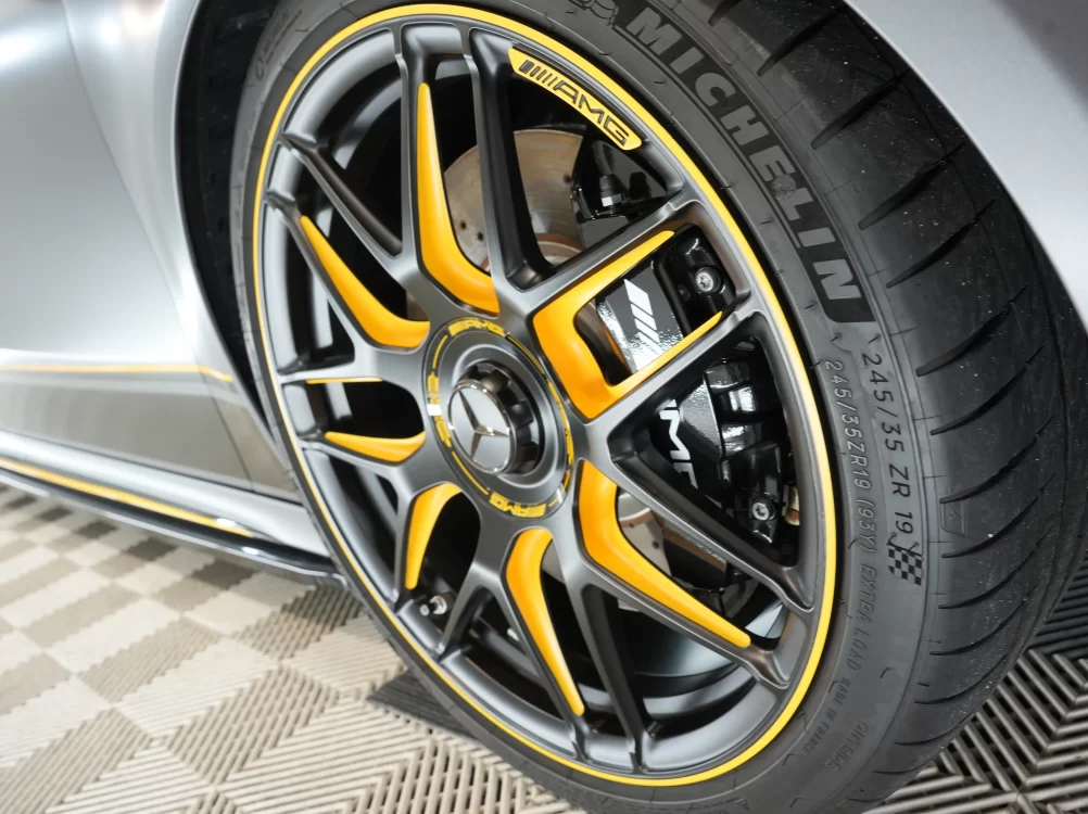 AMG A45s イエローアクセントホイールのコーティング保護施工 兵庫kirameki